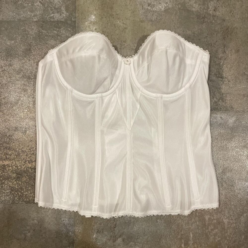 white boned corset with lace trim and center flower with a tiny crystal 36c